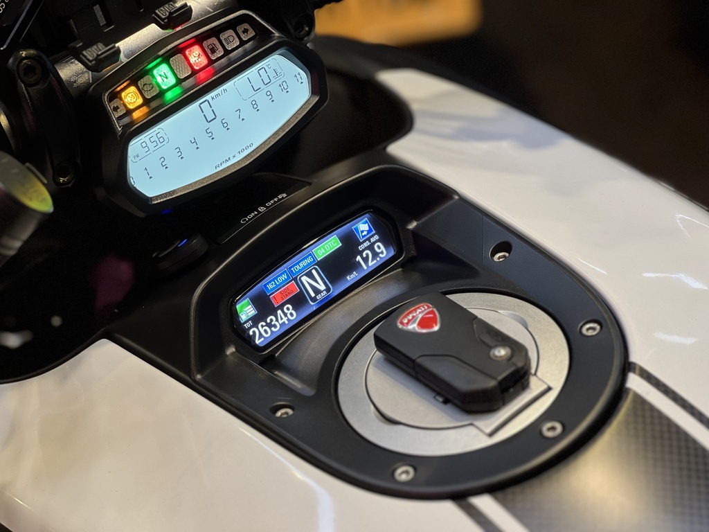 Ducati Diavel Carbon碩文