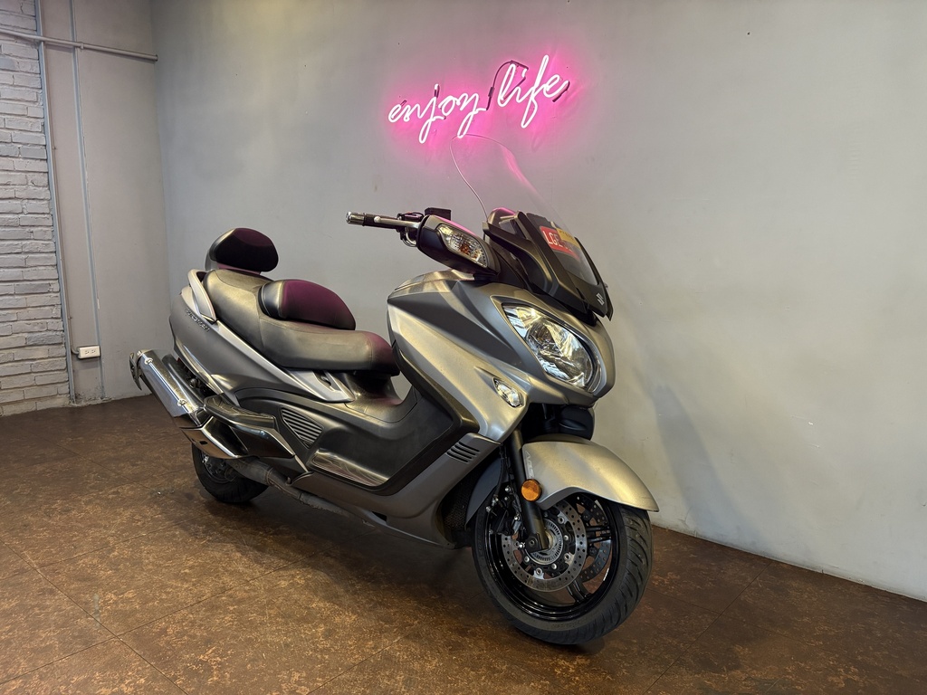 Suzuki 漢堡人 650 總代理