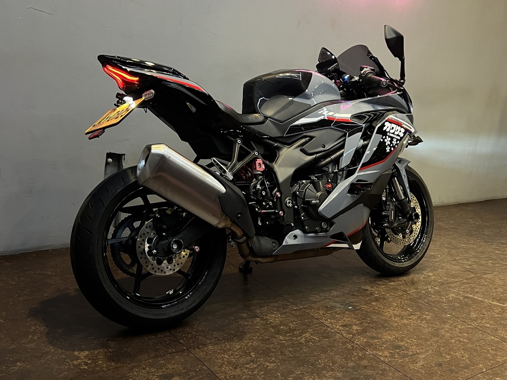 Kawasaki ZX4RR 總代理