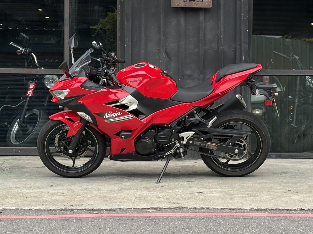 Kawasaki Ninja400 總代理