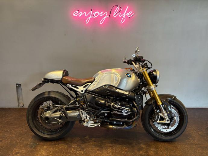 BMW R9T
