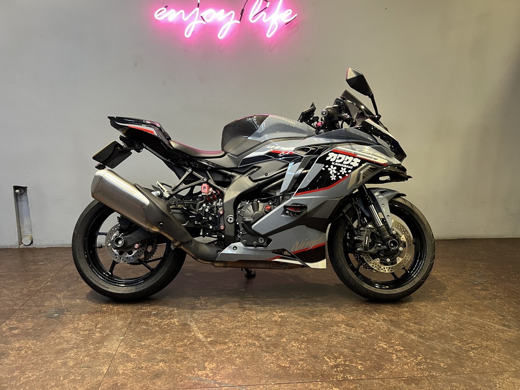 Kawasaki ZX4RR 總代理